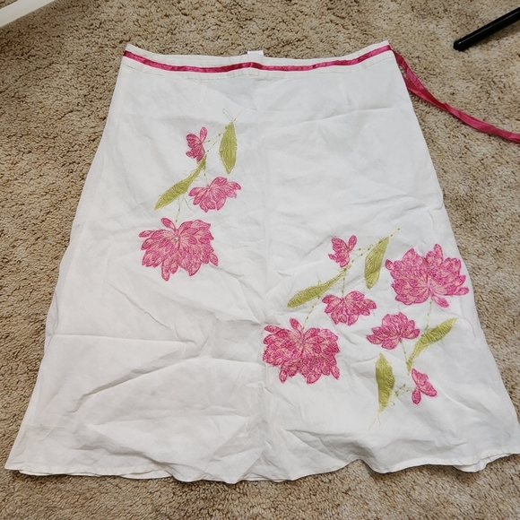 Vintage White A-Line Skirt with Pink Floral Embroidery - Picture 2 of 8